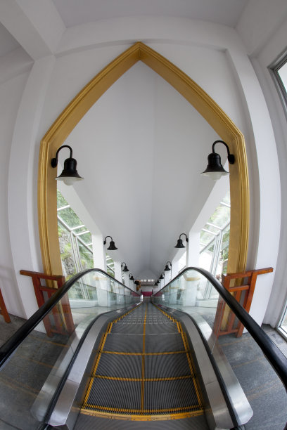 旅游景点都有自动扶梯。图片下载