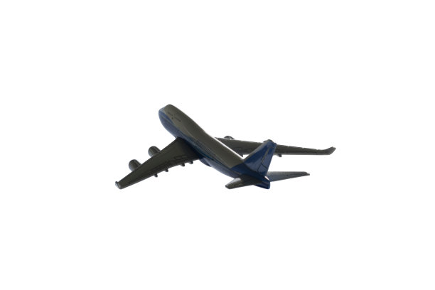 白色背景上一架被隔离的客机在空中图片下载