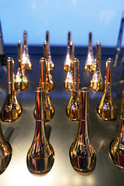 金色化妆品。图片下载