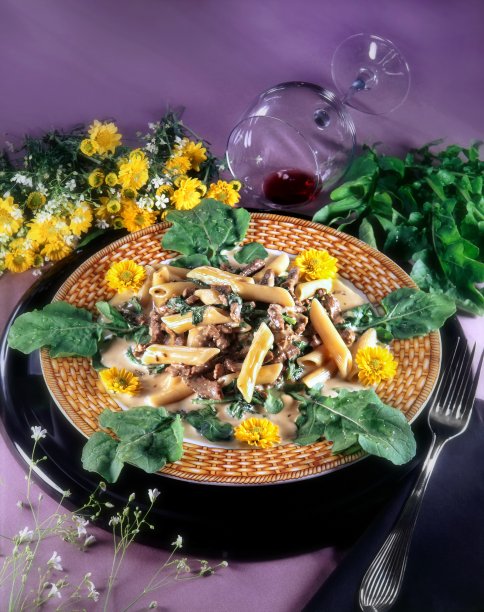 肉片通心粉配马斯卡波尼酱图片下载