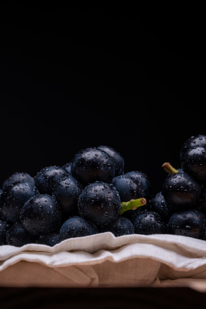 这种葡萄品种被称为“长野紫”。图片下载