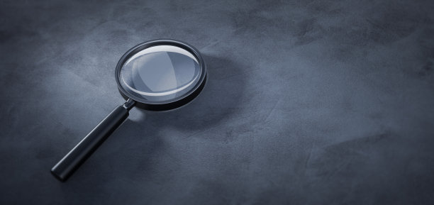 石头背景上的放大镜图片下载