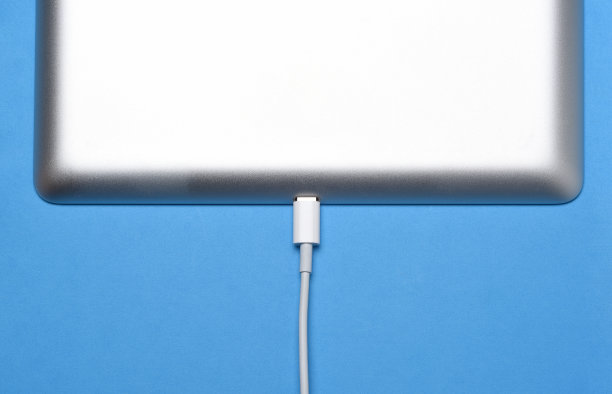 充电线和平板电脑图片下载