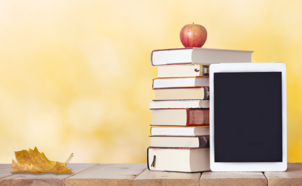 教育背景与书在秋图片下载