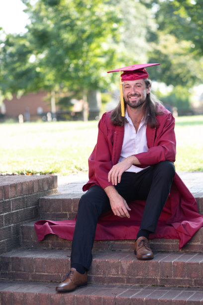 男大学生毕业图片下载