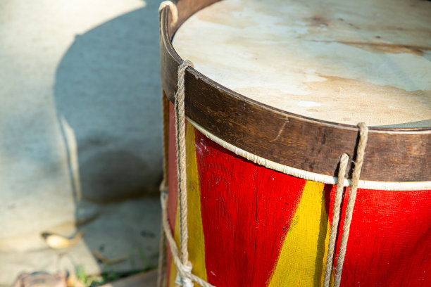 战鼓红黄合木乐器，对焦柔和图片下载