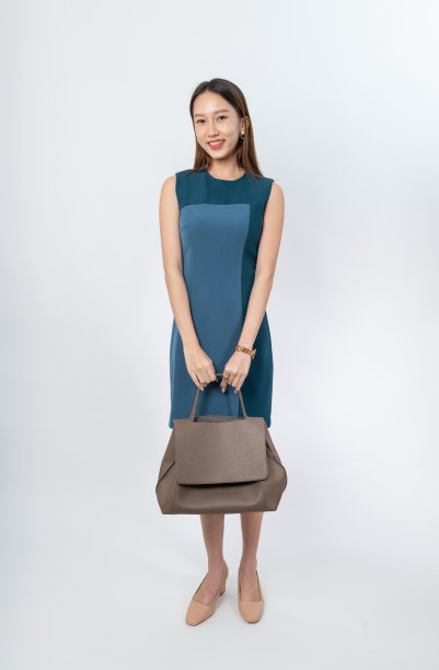 一位亚洲年轻办公室女士的表情和瞬间图片下载