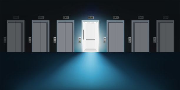 七个电梯门对齐，与开放的中心。图片下载