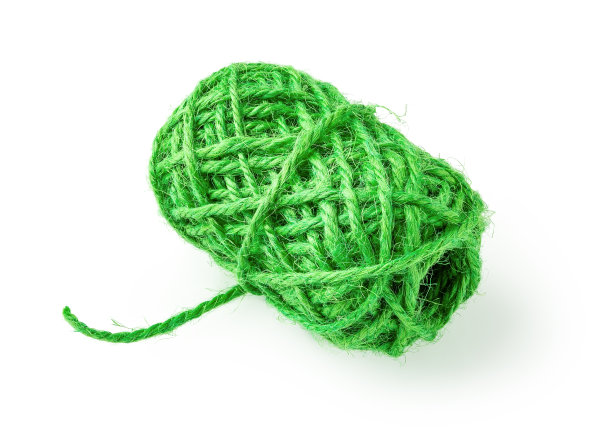 黄麻丝带的圣诞节绿色的颜色孤立在白色的背景。天然粗麻绳，用于艺术，工艺品和礼品包装。彩色麻绳或亚麻线。用于粗麻布创意的粗线。图片下载