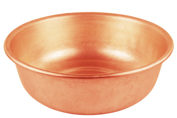 使用裸铜使空盆孤立在白色背景图片下载