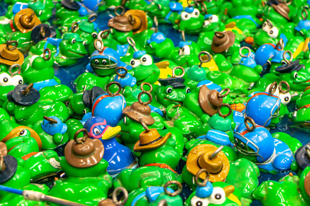 在集市上钓鸭子图片下载