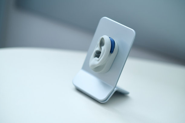 特殊灯座上的助听器图片下载