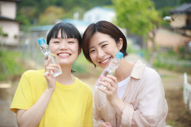 女人喝日本汽水图片下载