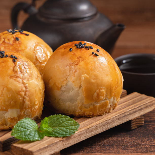 中秋佳节用的蛋黄月饼。图片下载