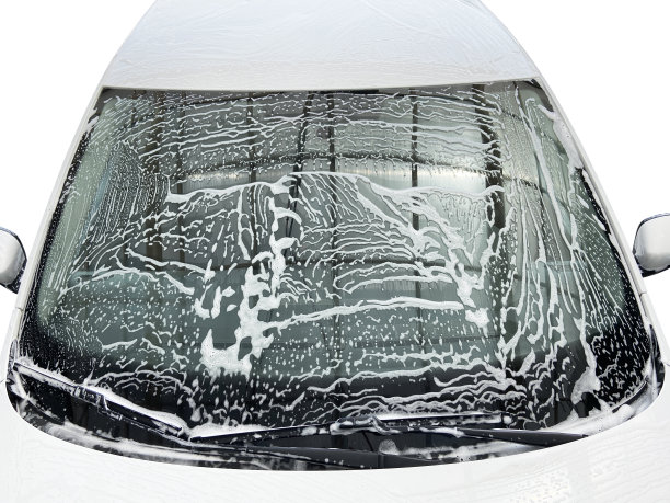 洗车时，车上有肥皂泡沫(Clipping Path)图片下载