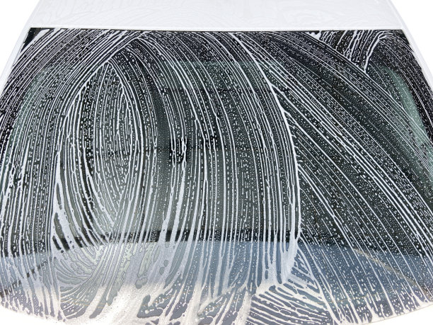 洗车时，车上有肥皂泡沫(Clipping Path)图片下载