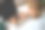 在公共图书馆学习的小女孩图片下载