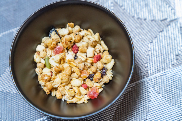 一张美味早餐麦片的照片。麦片。为注重健康的人准备的早餐。图片下载