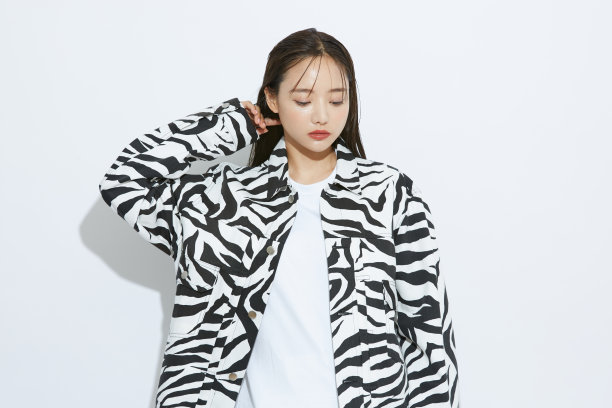 时尚年轻的亚洲女人的肖像图片下载