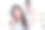 生活方式portrait美丽的亚洲女人与感觉幸福在成功使用智能手机拍照自己，背景与建筑在城市的城市图片下载