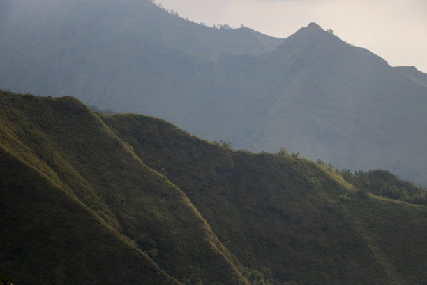 山的山脊图片下载