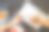 圣诞快乐，恭贺新禧。书法家年轻女子在白纸上写着一句话。铭刻装饰的字母。书法、平面设计、刻字、书法、创作理念图片下载