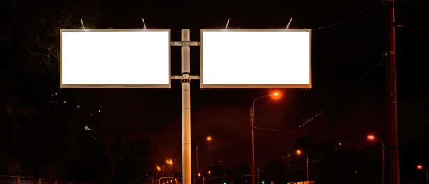 双广告牌在晚上亮起来图片下载