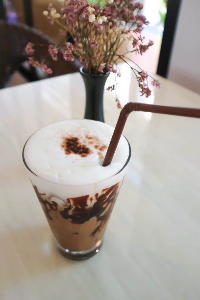 巧克力或冰巧克力，冰可可或摩卡咖啡图片下载