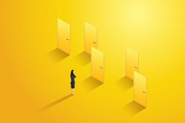 女商人站在几扇门前，想着要选一扇。图片下载