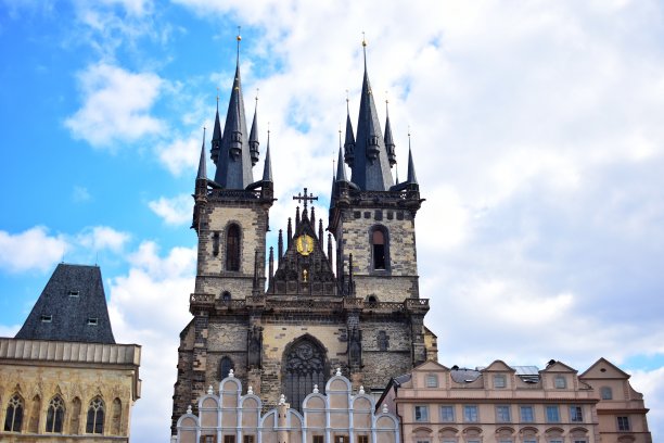 捷克共和国布拉格，泰恩之前的圣母教堂。图片下载