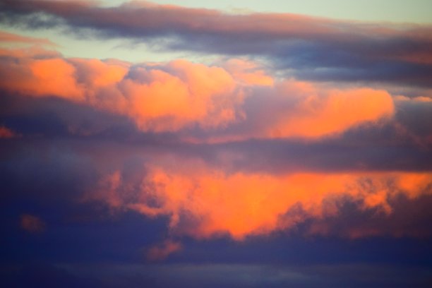 红色的黄昏云图片下载