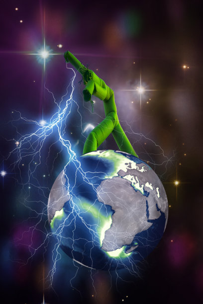 人类的概念破坏了地球。一个巨大的怪物在太空中穿越地球并发出闪电。环境问题和全球气候变化。这张图片的元素是由美国宇航局提供的。图片下载