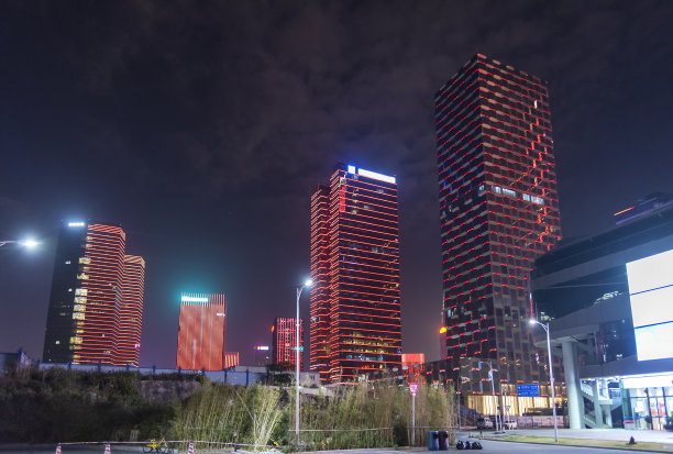 中国深圳市中心的现代办公大楼图片下载