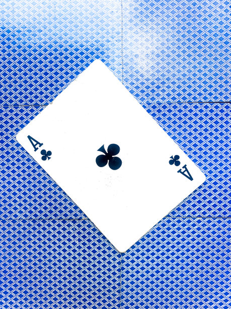 一张黑色梅花王牌图片下载