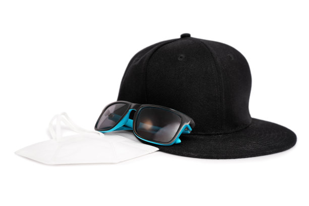 快扣帽，太阳镜和口罩图片下载