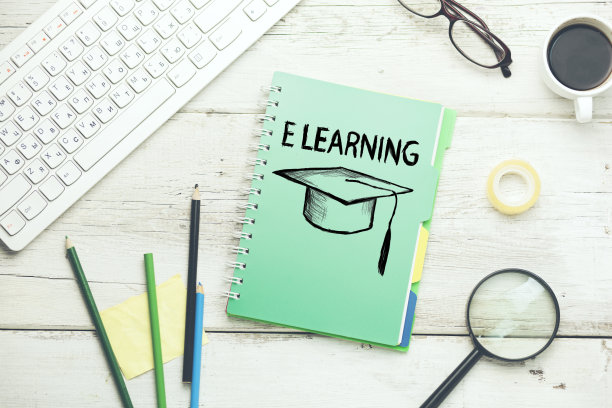 电子学习记事本与键盘图片下载