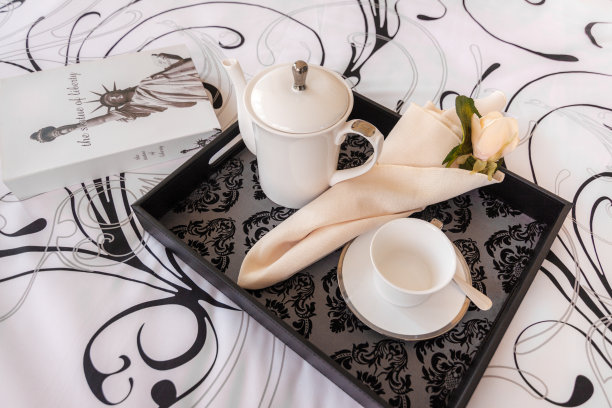 早餐在床客房服务库存照片。图片下载