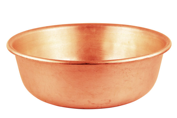 使用裸铜使空盆孤立在白色背景图片下载
