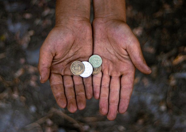 手脏钱穷孩子图片下载