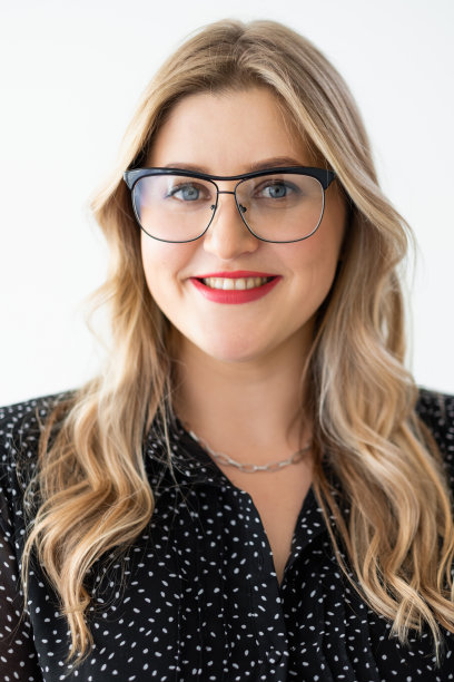 成功女性肖像微笑肥胖模特的脸图片下载