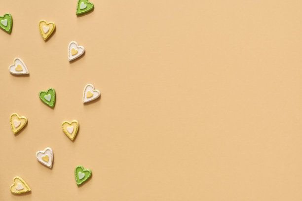 彩色蜡笔背景上的心形图案，上面有空格——爱或圣瓦伦丁节图片下载