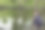 一个女孩坐在河边的树根上图片 一个女孩坐在河边的树根上图片下载