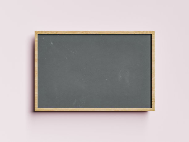 木制框架的小空黑板图片下载