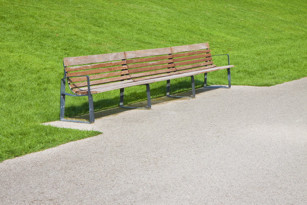意大利公共公园的木凳-有复制空间的形象图片下载