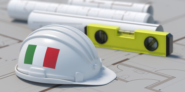意大利国旗建筑师工程师安全帽上的项目蓝图计划，3d插图图片下载