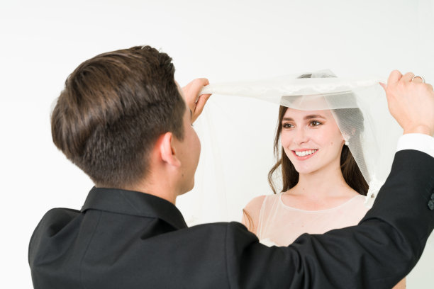 戴着婚纱的漂亮女人图片下载