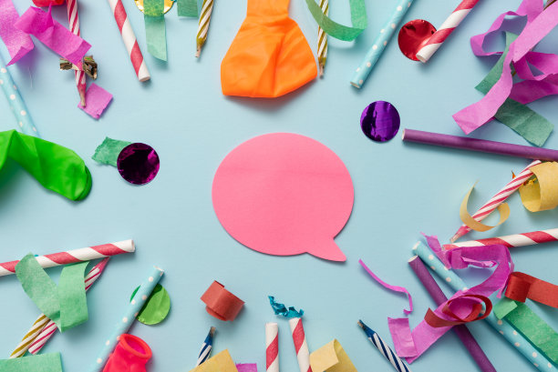 五彩缤纷的派对套装，华丽的庆祝用品，明亮的节日套装，惊喜生日宴会，结婚周年宴会，毕业典礼，图片下载