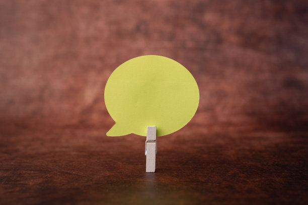 思考新的光明的想法，更新创意灵感，新的机会，工作空间设计，工作环境，头脑风暴计划，办公室收集笔纸图片下载