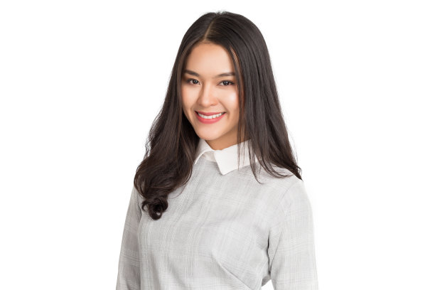 年轻美丽健康快乐的亚洲女性与笑脸隔离在白色。图片下载