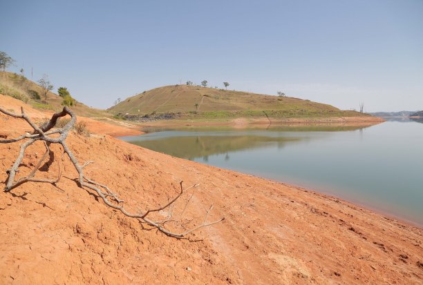 查看大坝低水位水危机。图片下载